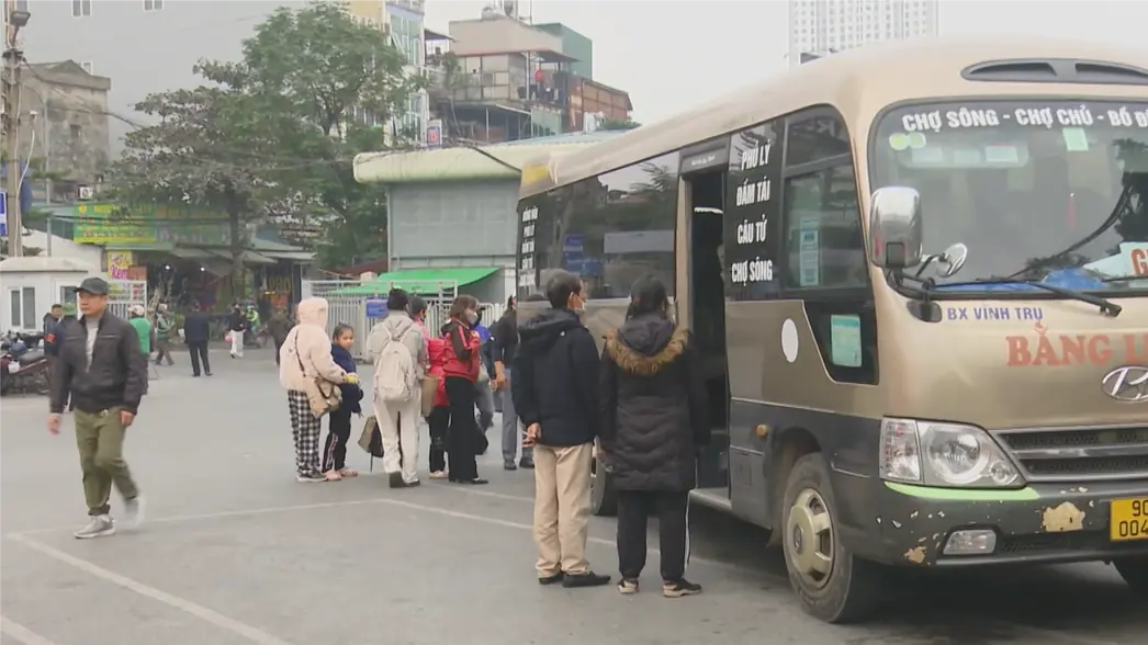 Nhiều người về Thủ đô sớm trong kỳ nghỉ Tết Dương lịch